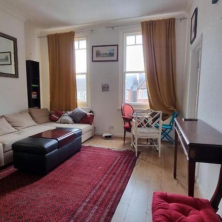 Extra Large One Bedroom Flat With Parking Лондон Екстериор снимка