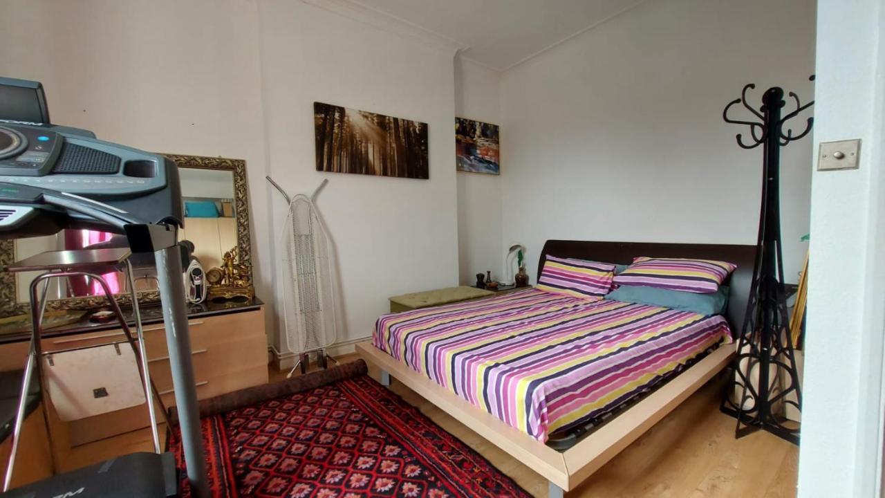 Extra Large One Bedroom Flat With Parking Лондон Екстериор снимка