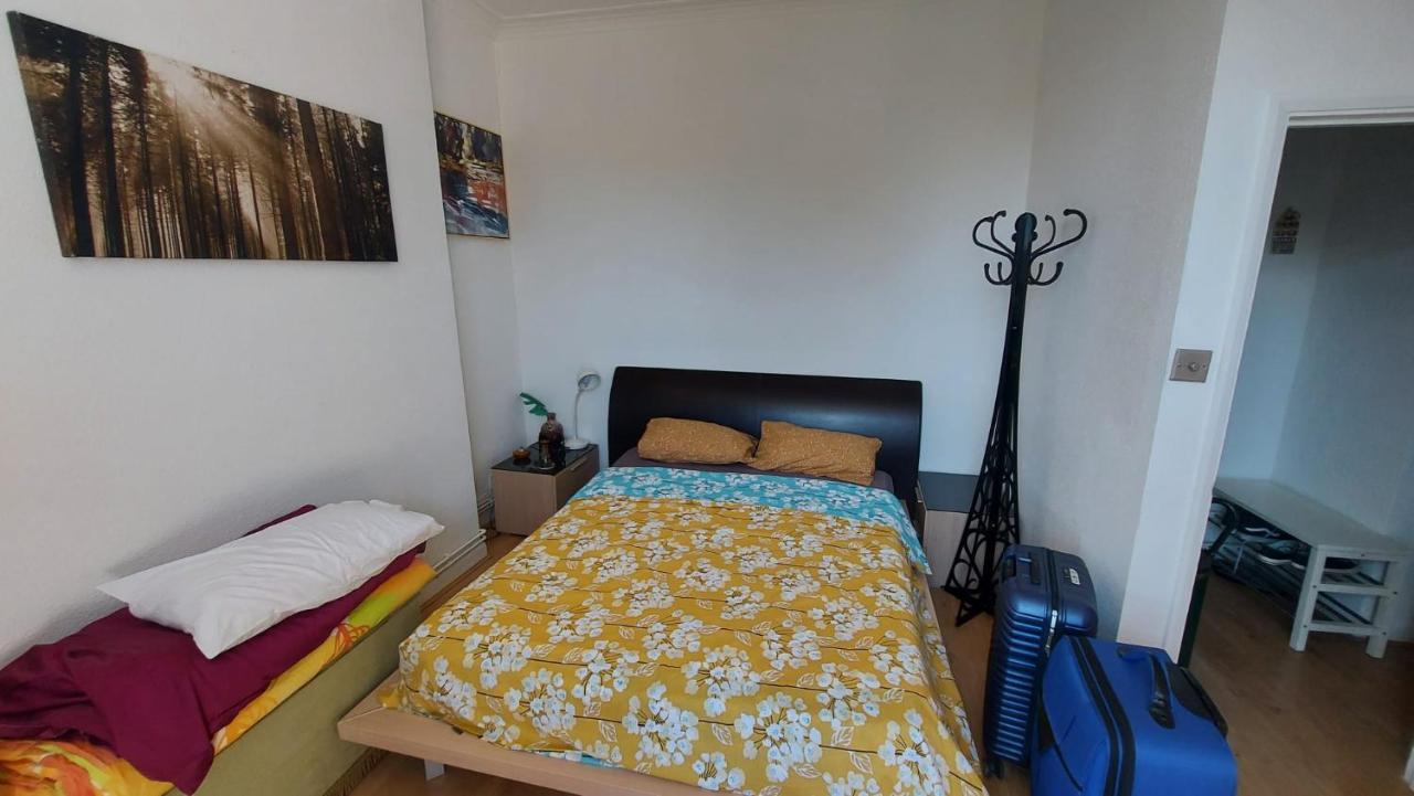 Extra Large One Bedroom Flat With Parking Лондон Екстериор снимка