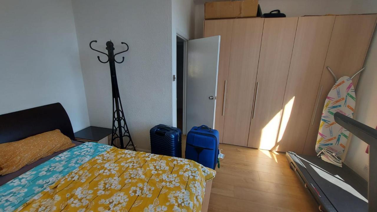 Extra Large One Bedroom Flat With Parking Лондон Екстериор снимка