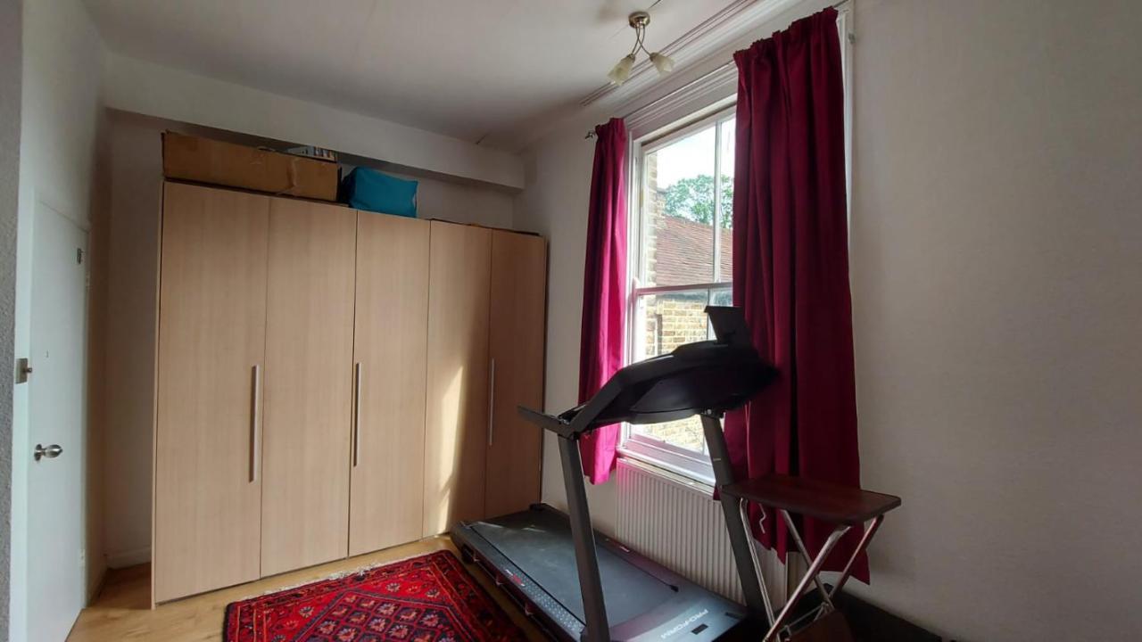 Extra Large One Bedroom Flat With Parking Лондон Екстериор снимка