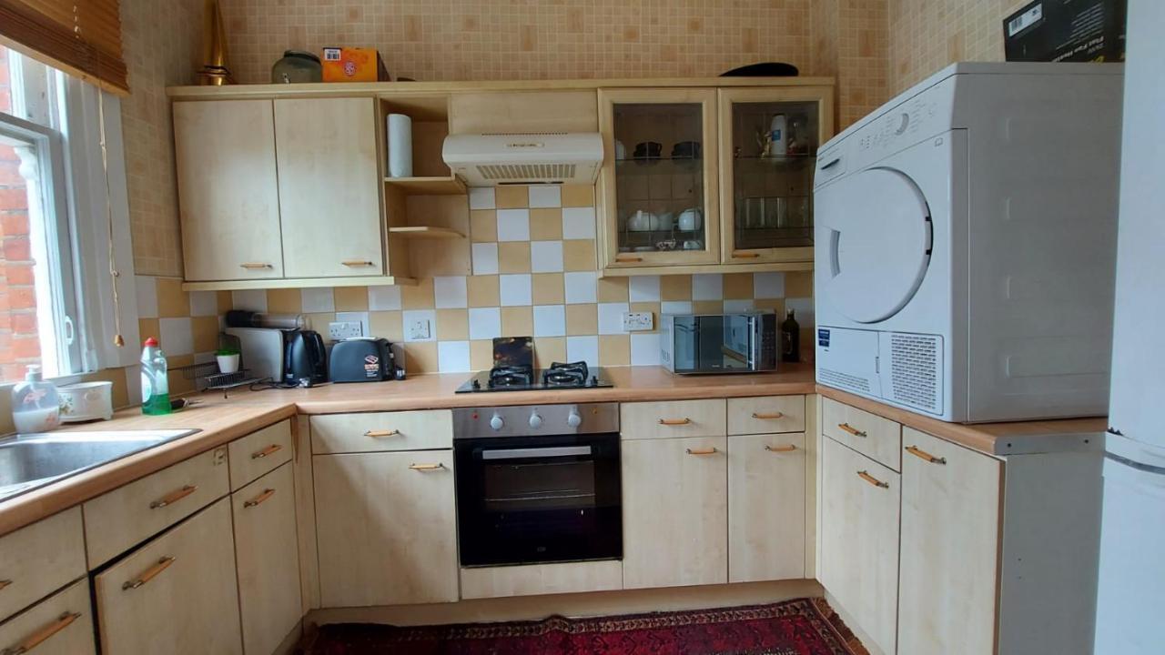 Extra Large One Bedroom Flat With Parking Лондон Екстериор снимка