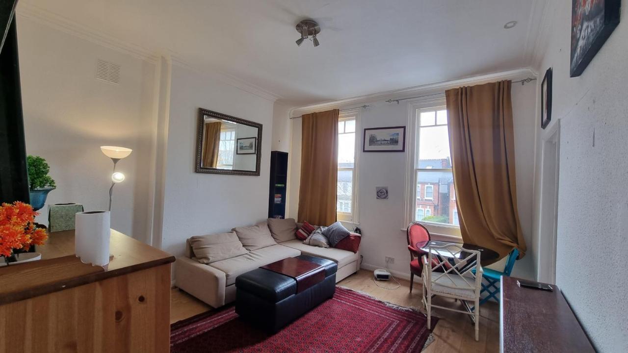 Extra Large One Bedroom Flat With Parking Лондон Екстериор снимка