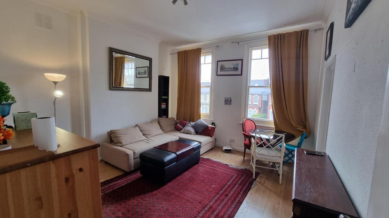 Extra Large One Bedroom Flat With Parking Лондон Екстериор снимка