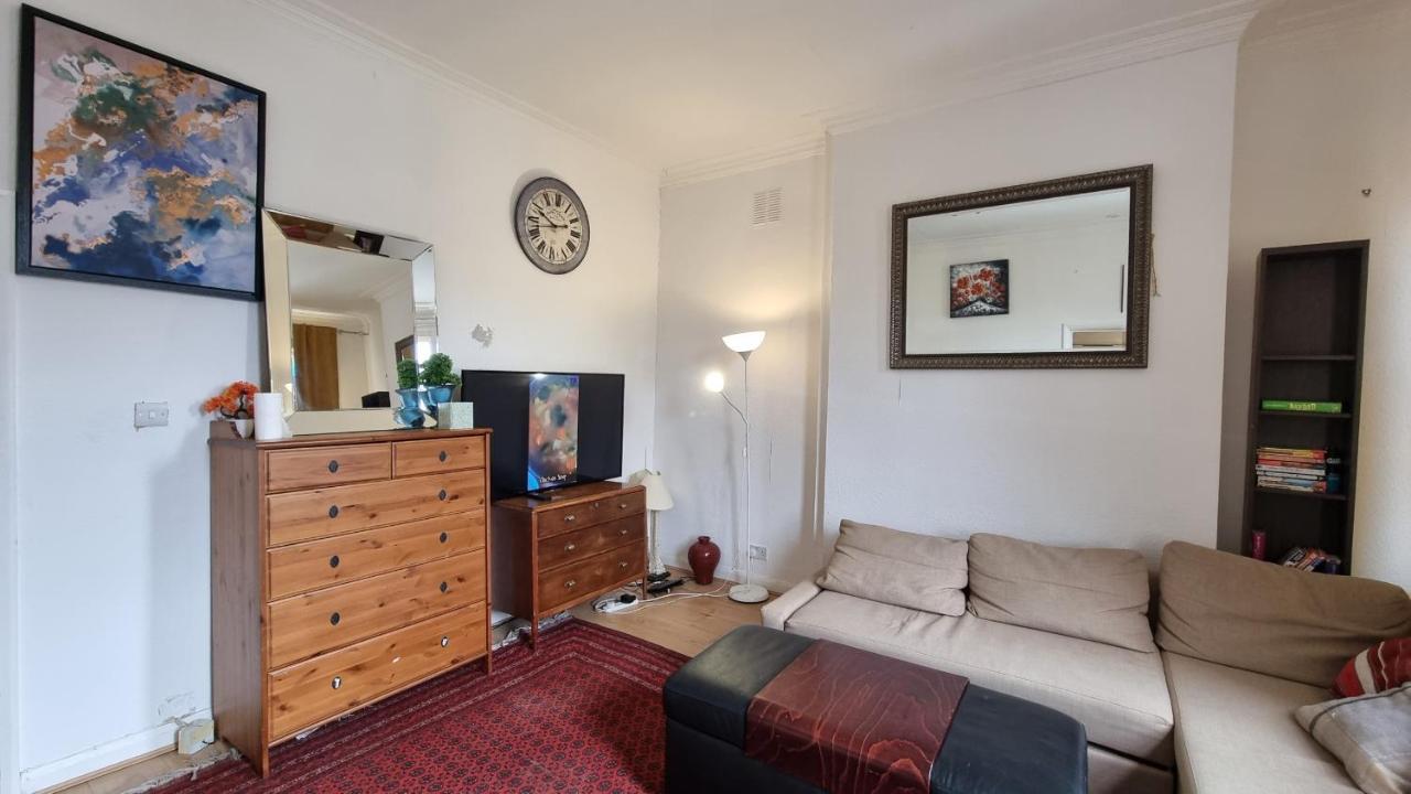 Extra Large One Bedroom Flat With Parking Лондон Екстериор снимка
